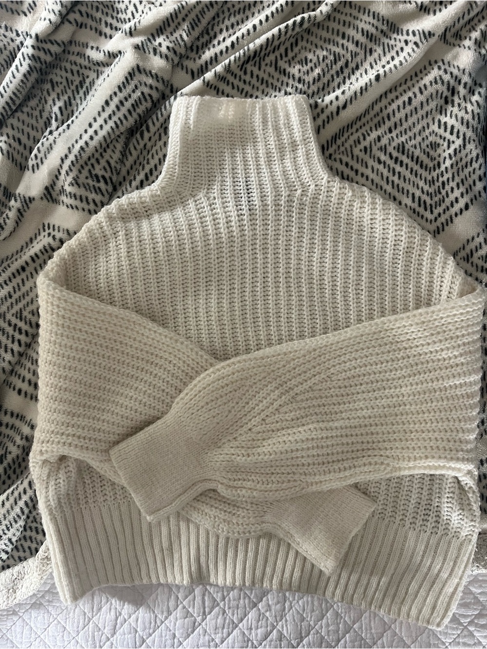 H&M Cream Ribbed Turtleneck Sweater